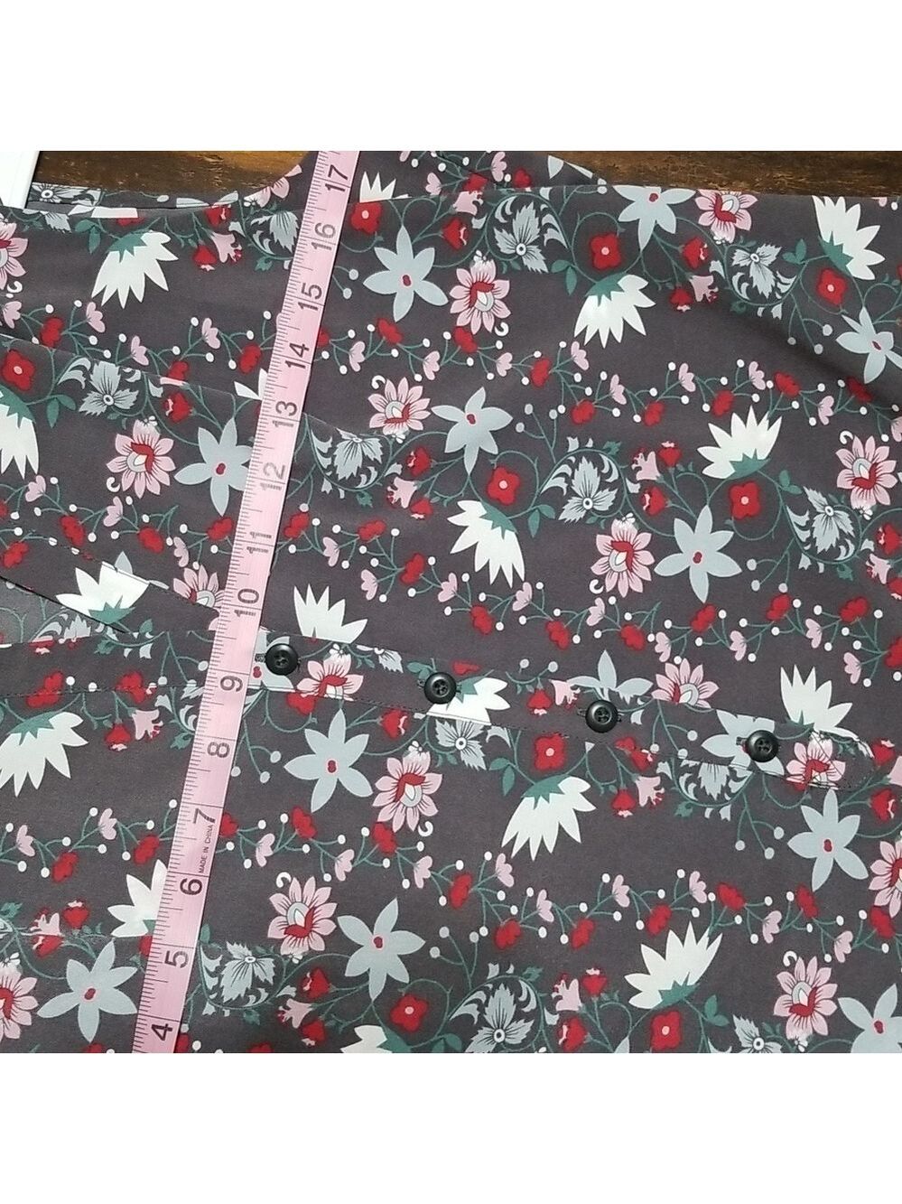 CAbi sleeveless top, V neck ,floral, size small. GUC - Picture 6 of 8